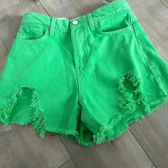 NWT Urban Outfitters BDG A-line Shorts Bright Green Denim Chewed Hem Sz 26 - Picture 3 of 7